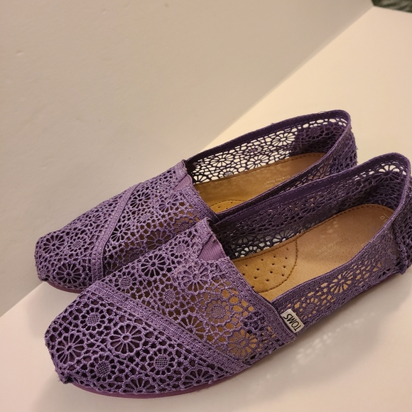 Toms Purple Crochet Classic Slip Ons Size 10W - Picture 3 of 5